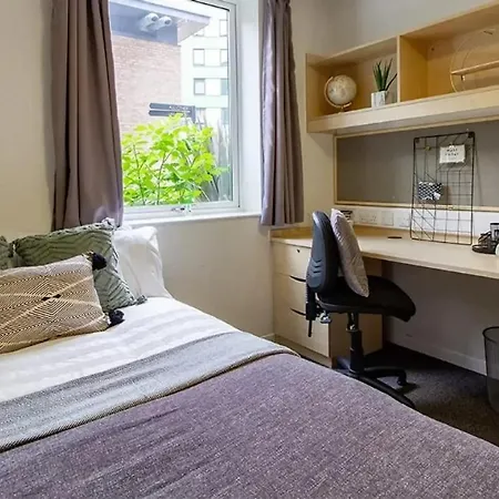 For Students Only - Comfy And Spacious Ensuites At The Village In * Bradford (West Yorkshire)