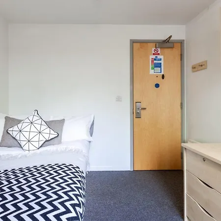 Apartment For Students Only - Comfy And Spacious Ensuites At The Village In