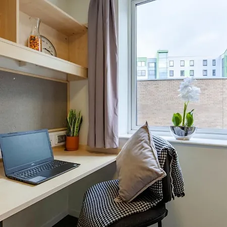 For Students Only - Comfy And Spacious Ensuites At The Village In