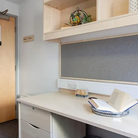 For Students Only - Comfy And Spacious Ensuites At The Village In Apartment *