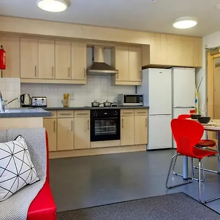 Apartment For Students Only - Comfy And Spacious Ensuites At The Village In Bradford (West Yorkshire)
