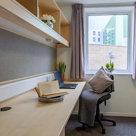 For Students Only - Comfy And Spacious Ensuites At The Village In